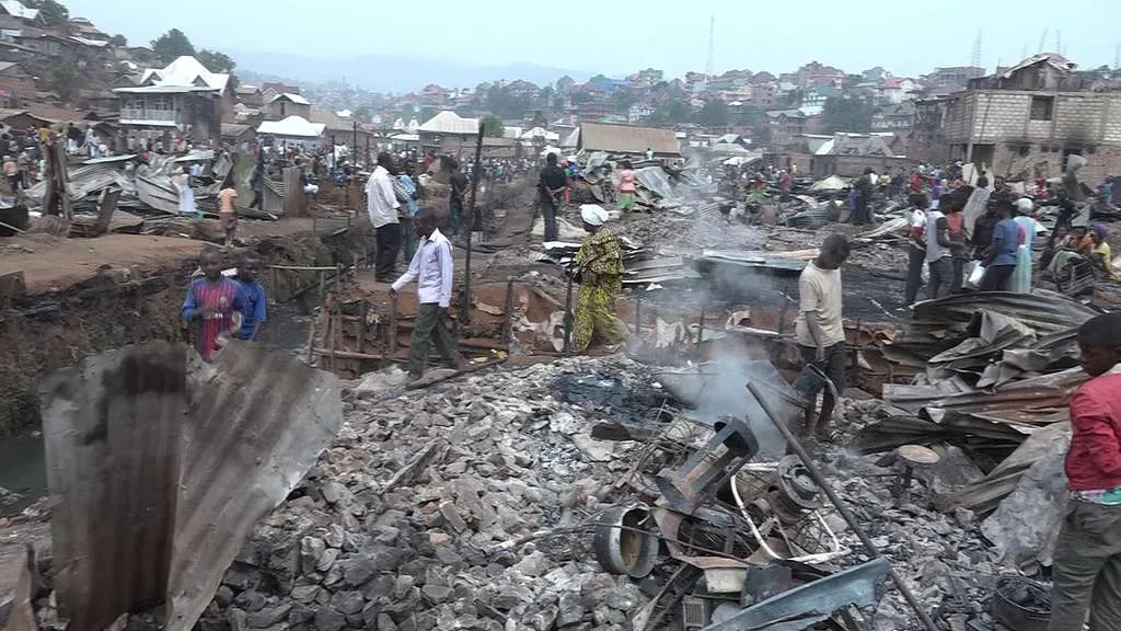 des-centaines-des-familles-sans-abri-a-irambo-bukavu-le-20-aout-2018-268b40